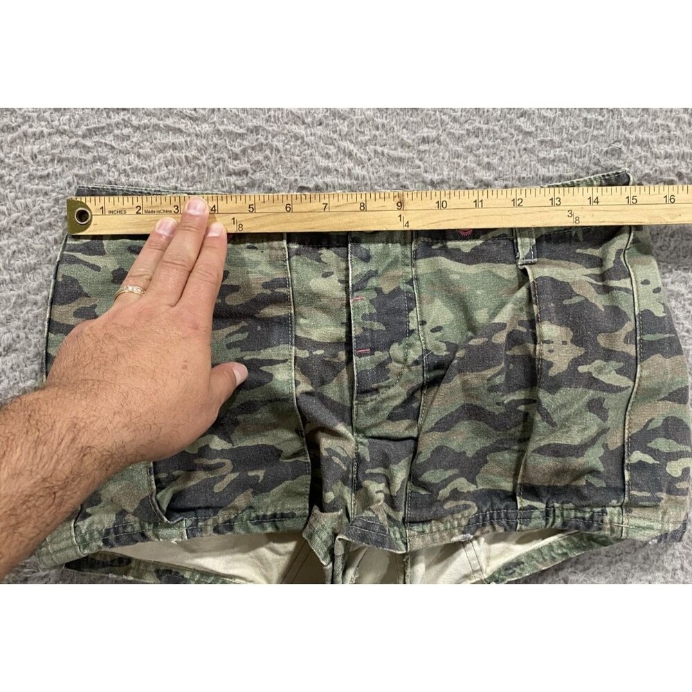 Free People Shorts Womens Size 6 Camo Button Fly Denim Pockets Shorties - Picture 9 of 13